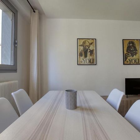 Charming Apartment In The Heart Of The 19Th Париж Екстериор снимка