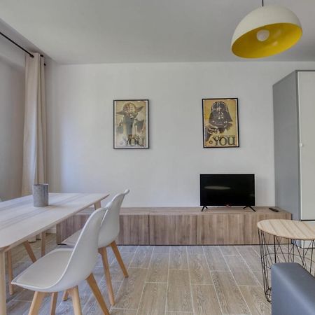 Charming Apartment In The Heart Of The 19Th Париж Екстериор снимка