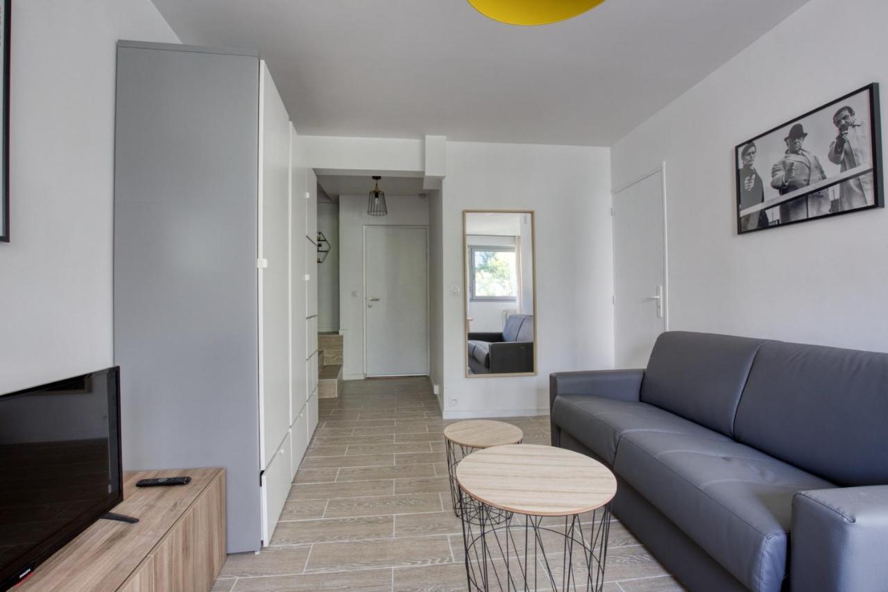 Charming Apartment In The Heart Of The 19Th Париж Екстериор снимка