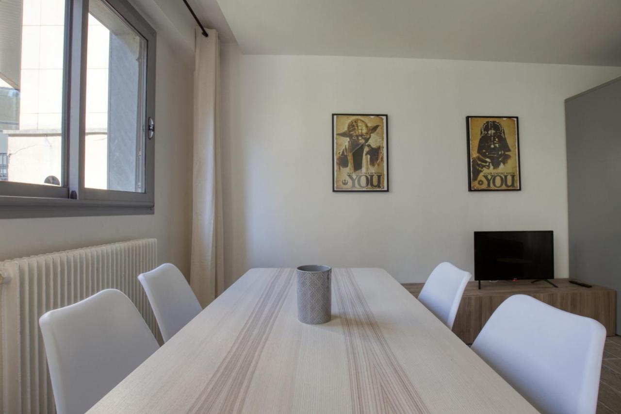 Charming Apartment In The Heart Of The 19Th Париж Екстериор снимка