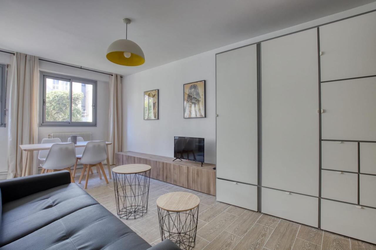 Charming Apartment In The Heart Of The 19Th Париж Екстериор снимка