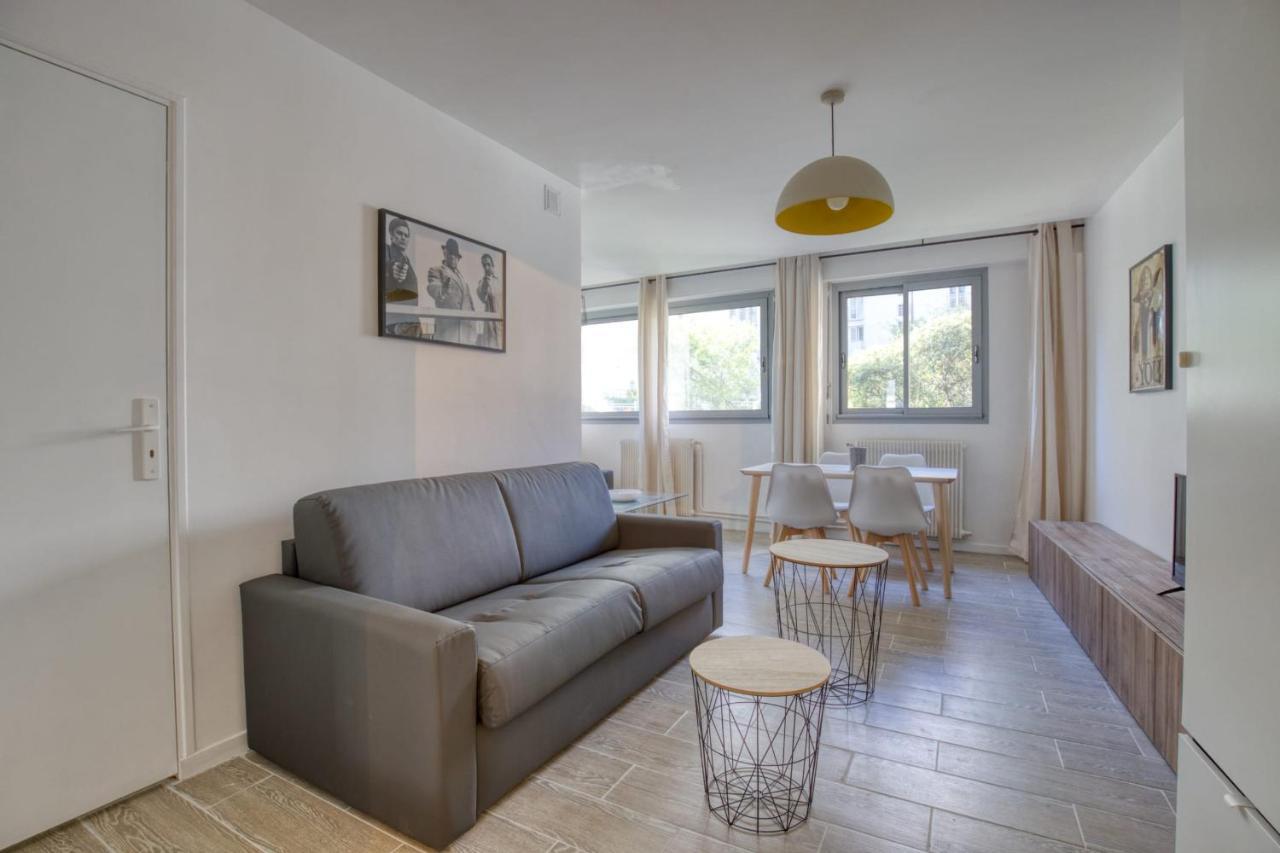 Charming Apartment In The Heart Of The 19Th Париж Екстериор снимка