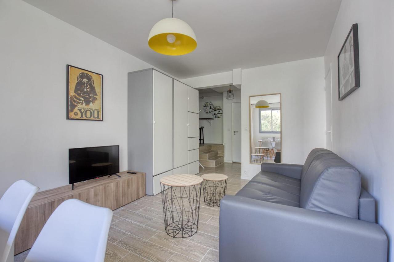 Charming Apartment In The Heart Of The 19Th Париж Екстериор снимка