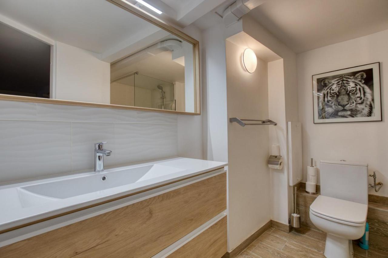 Charming Apartment In The Heart Of The 19Th Париж Екстериор снимка