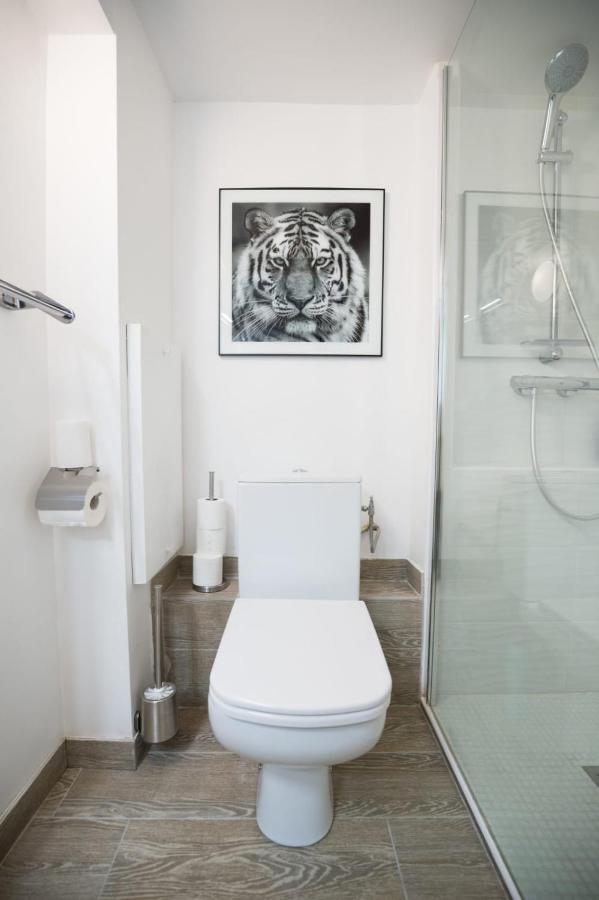 Charming Apartment In The Heart Of The 19Th Париж Екстериор снимка