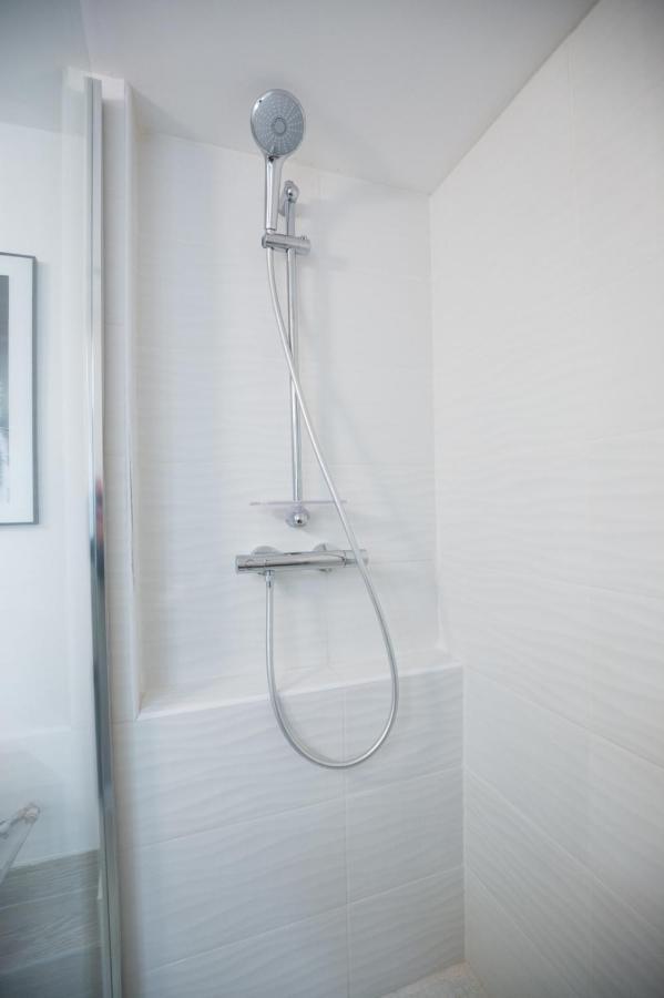 Charming Apartment In The Heart Of The 19Th Париж Екстериор снимка